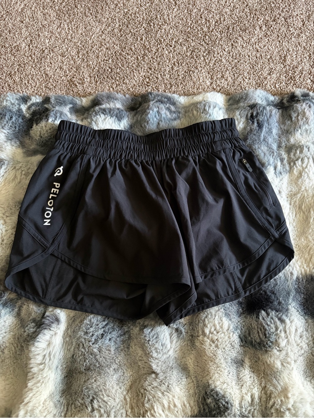 Peloton Lululemon Hotty Hot Shorts Black Size 8 Logo Running 4”